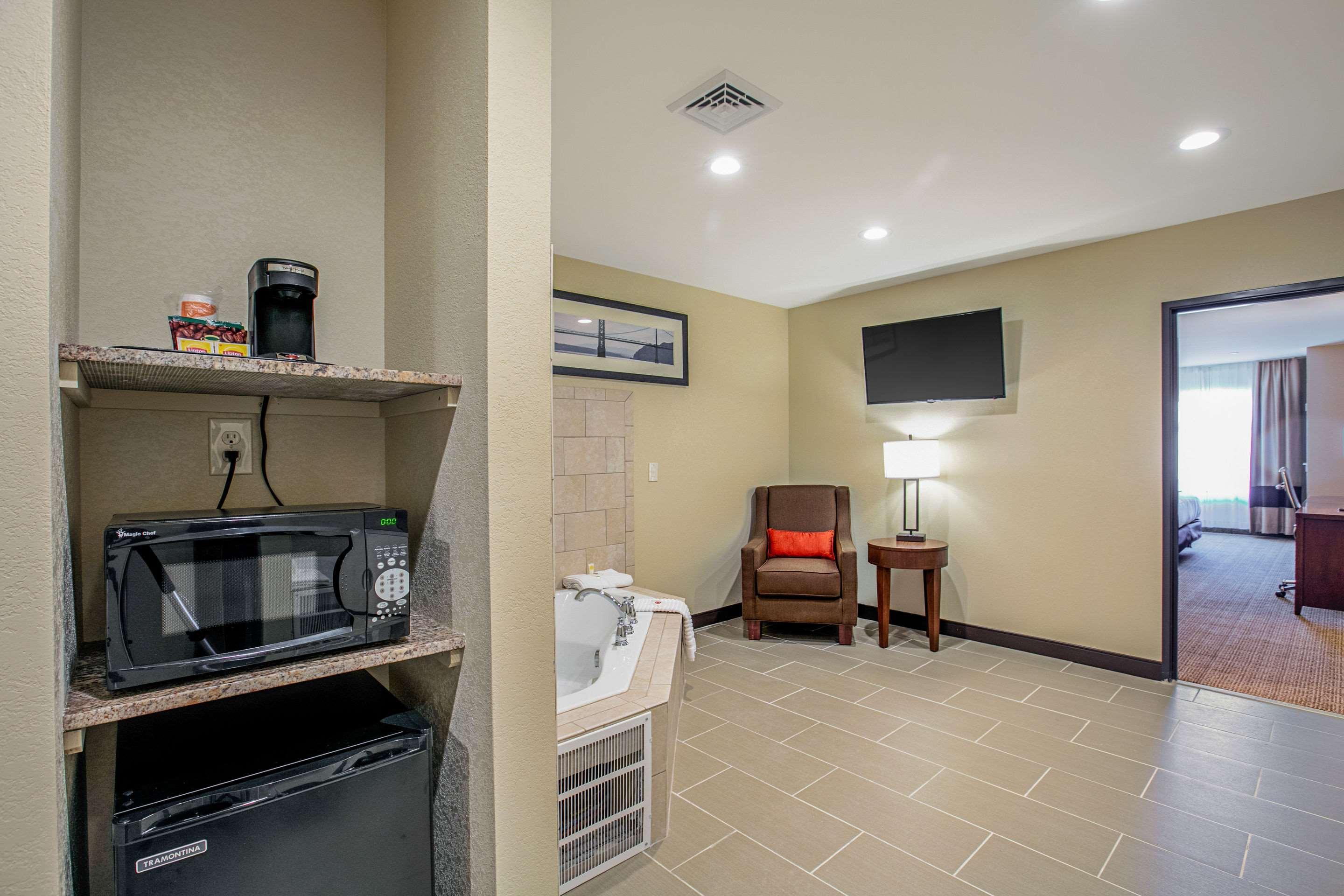 Comfort Suites Fishkill Near Interstate 84 מראה חיצוני תמונה