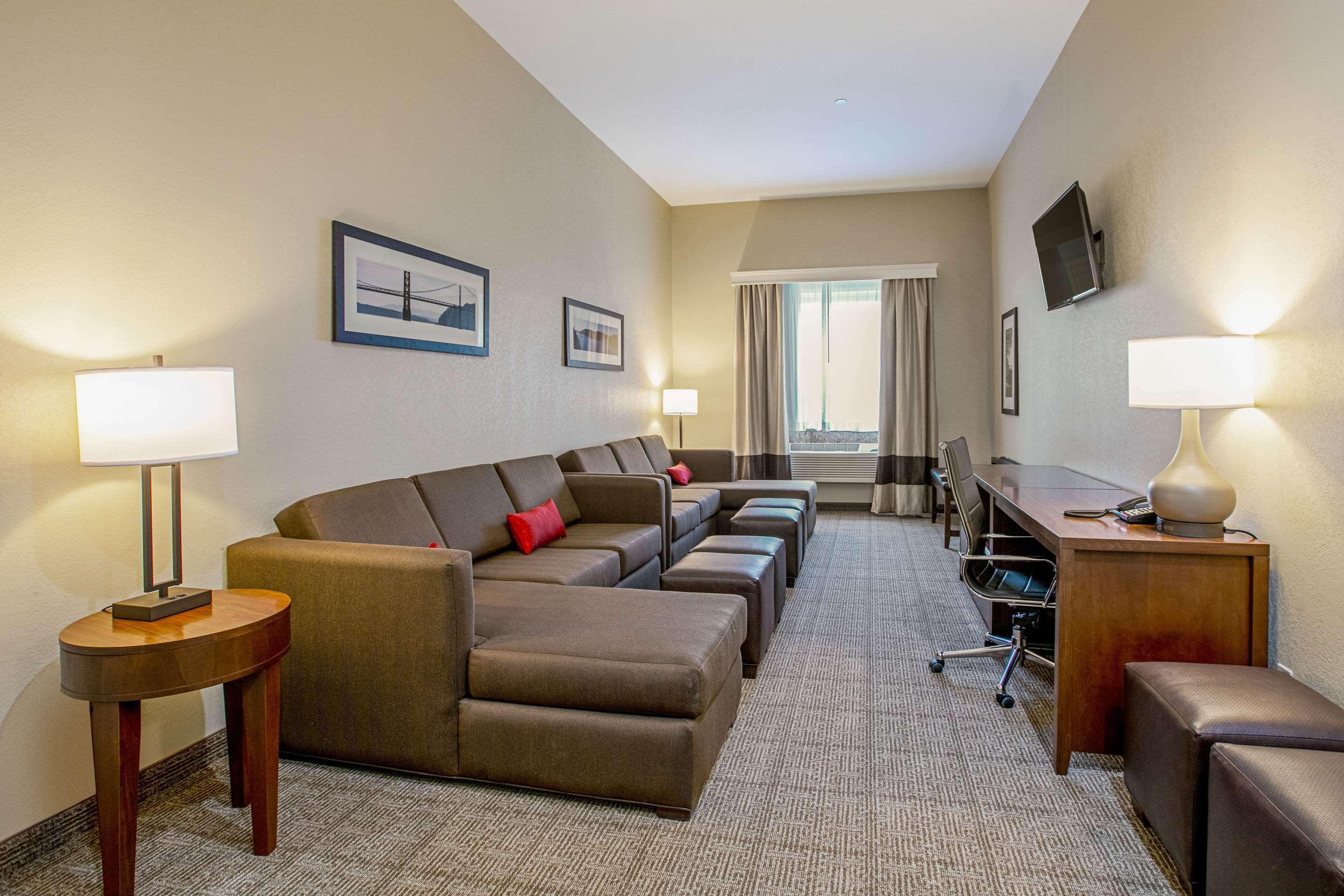 Comfort Suites Fishkill Near Interstate 84 מראה חיצוני תמונה